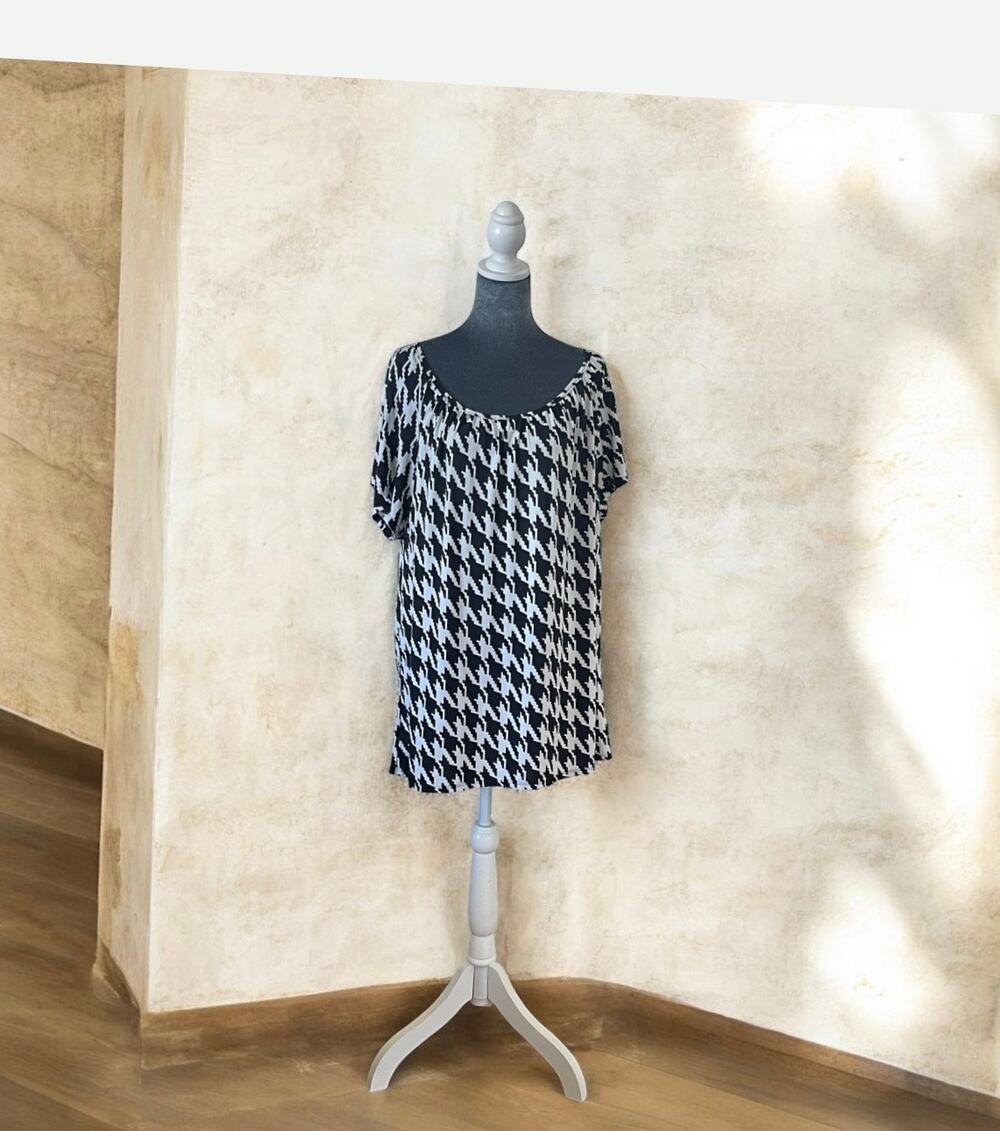 Lapis Women's Black and White Geometric Blouse Size 3X